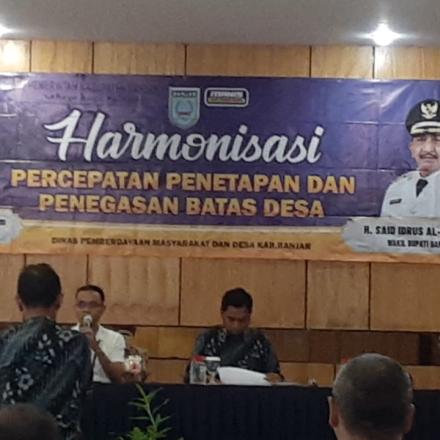 Pambakal  Mangkalawat Mengikuti Sosialisasi Percepatan Penetapan Dan Penegasan Batas Desa