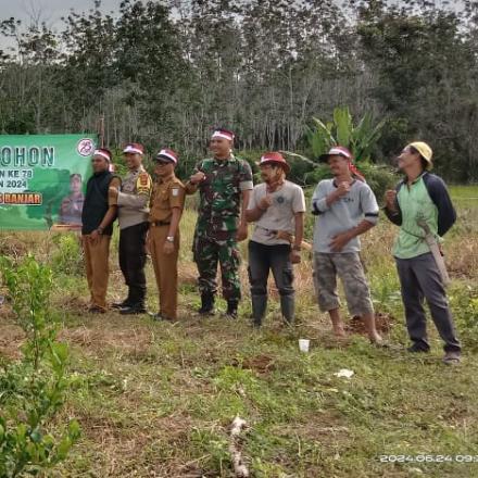 Polsek, Polres, Babinsa, dan Aparatur Kepemerintahan Desa Mangkalawat Gelar Aksi Penghijauan