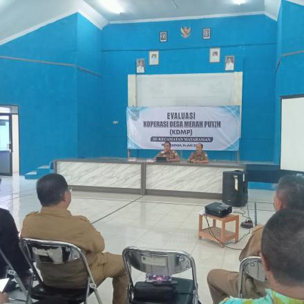 Pengawas dan Pengurus KDMP Mangkalawat ikuti Evaluasi Koperasi di Aula Kecamatan Mataraman