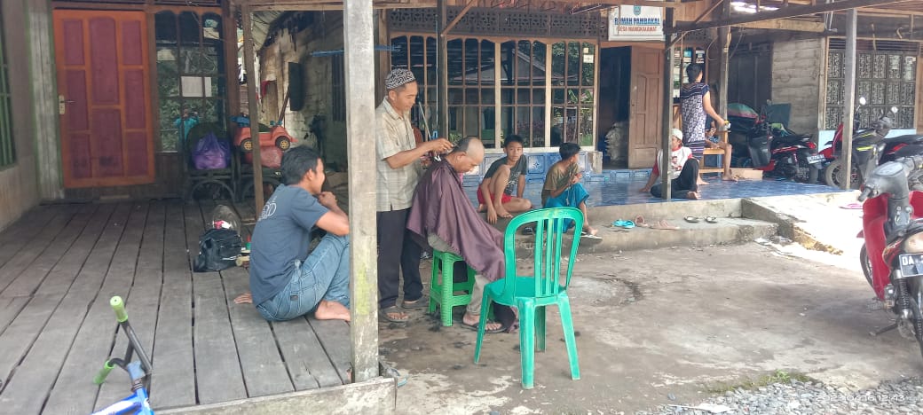 Gunting Massal Digelar di Desa Mangkalawat, Menyambut Hari Raya Idul Fitri 1444H